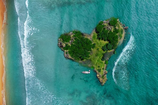 island, heart, ocean-3542290.jpg